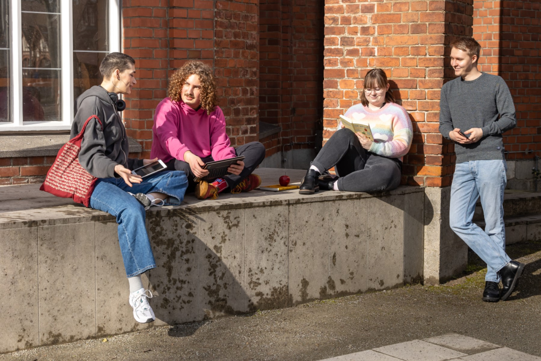 4 junge Studierende 